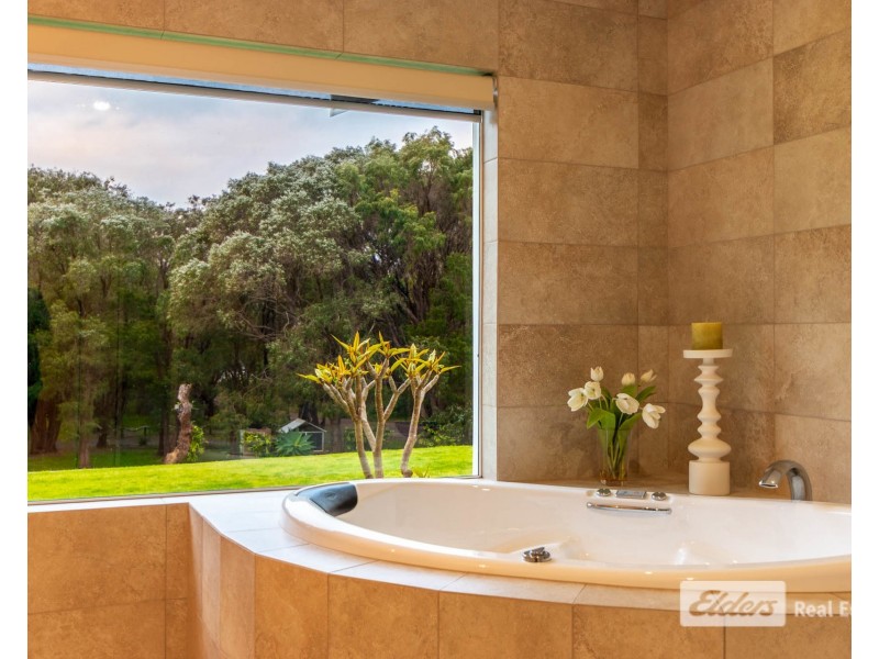 604 Frenchman Bay Road, Little Grove WA 6330