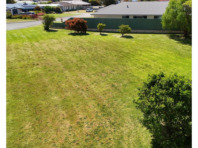 6 Ardross Crescent, Collingwood Park WA 6330