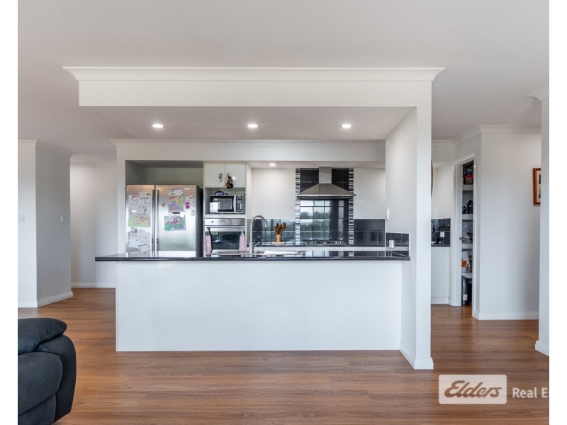 75 Woodward Heights, Hay WA 6333