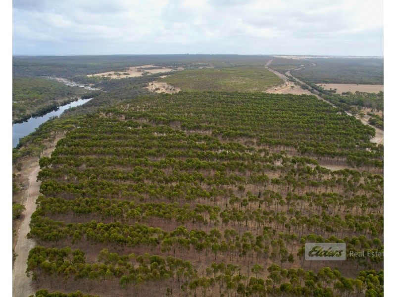 1893 South Coast Highway, Boxwood Hill WA 6338