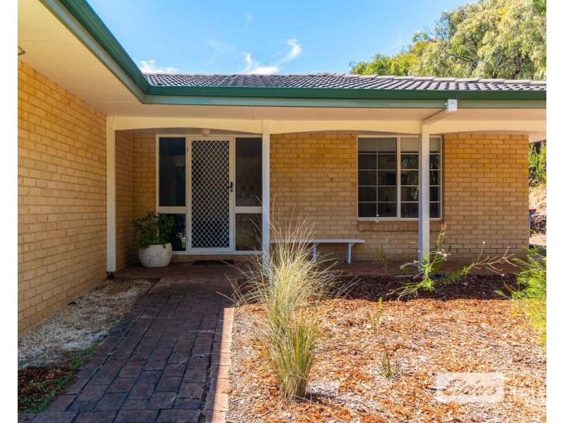 129 Bay View Drive, Little Grove WA 6330