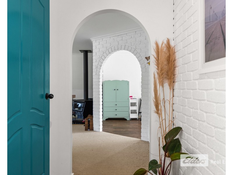 129 Bay View Drive, Little Grove WA 6330