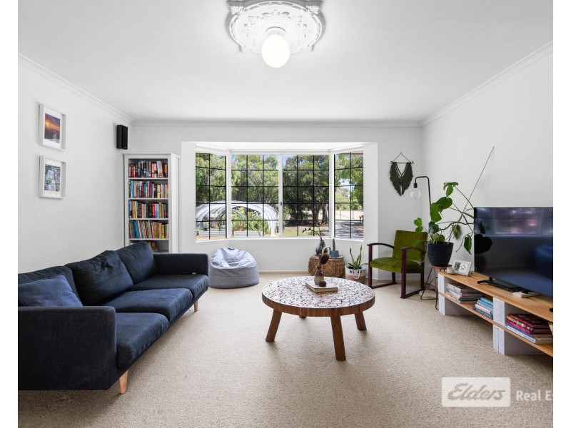 129 Bay View Drive, Little Grove WA 6330