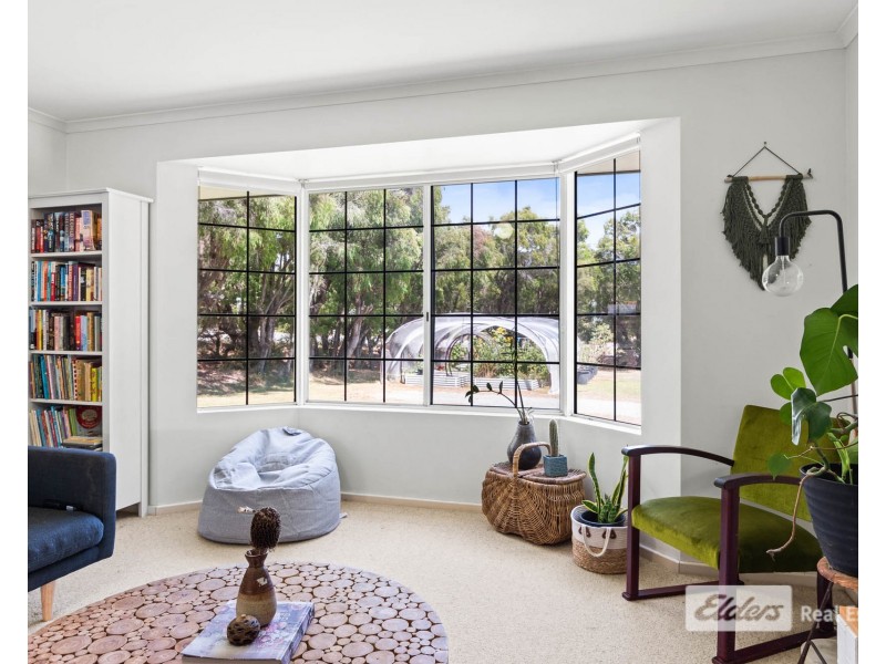 129 Bay View Drive, Little Grove WA 6330