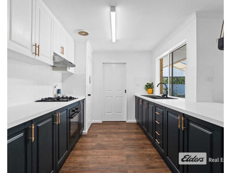 129 Bay View Drive, Little Grove WA 6330