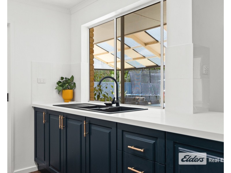 129 Bay View Drive, Little Grove WA 6330