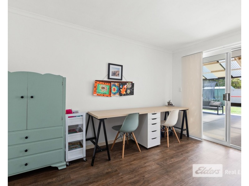 129 Bay View Drive, Little Grove WA 6330