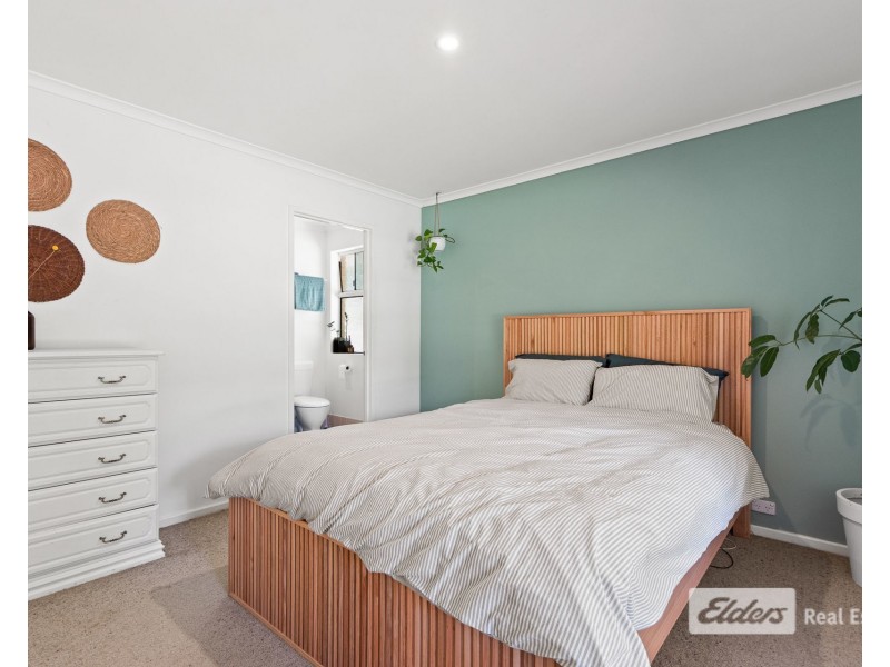 129 Bay View Drive, Little Grove WA 6330