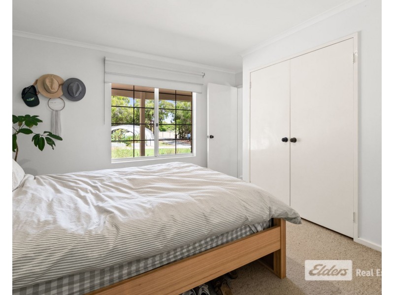 129 Bay View Drive, Little Grove WA 6330