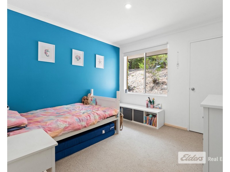 129 Bay View Drive, Little Grove WA 6330