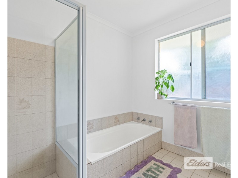 129 Bay View Drive, Little Grove WA 6330