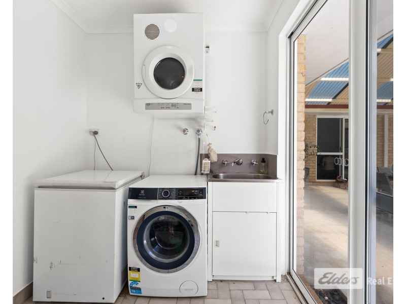 129 Bay View Drive, Little Grove WA 6330