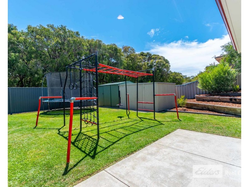 129 Bay View Drive, Little Grove WA 6330