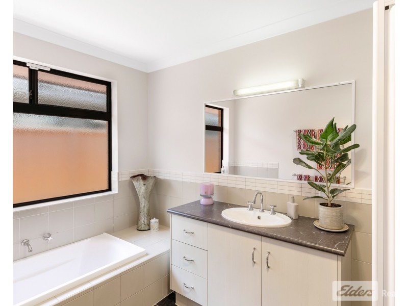 8 Grandis Way, Yakamia WA 6330