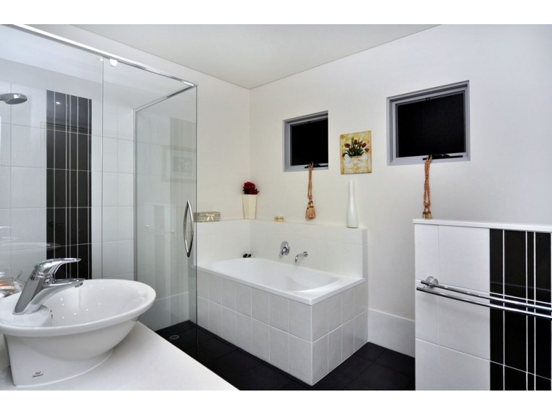 1 Grove Lane, Australind WA 6233