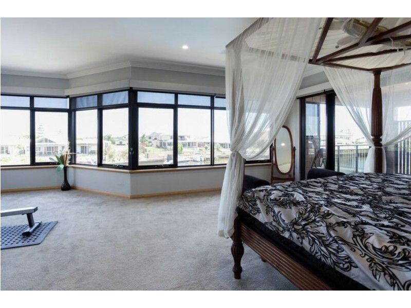 9 Portofino Crescent, Pelican Point WA 6230