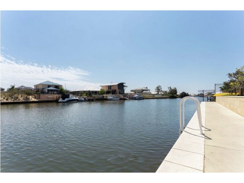 9 Portofino Crescent, Pelican Point WA 6230