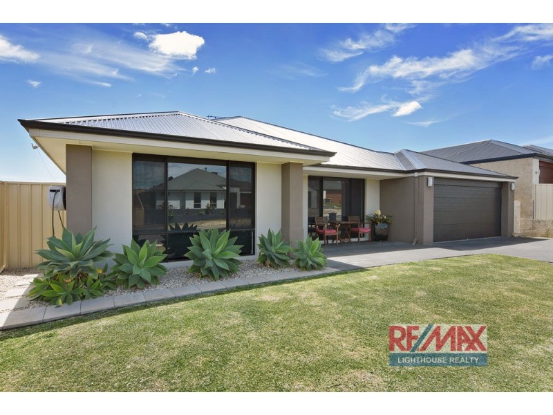 10 Peninsula Lakes Drive, Eaton WA 6232