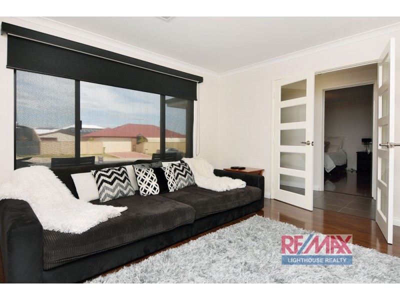 10 Peninsula Lakes Drive, Eaton WA 6232