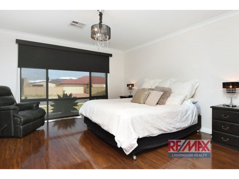 10 Peninsula Lakes Drive, Eaton WA 6232