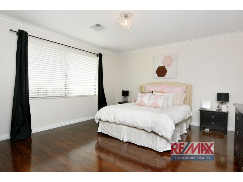 10 Peninsula Lakes Drive, Eaton WA 6232