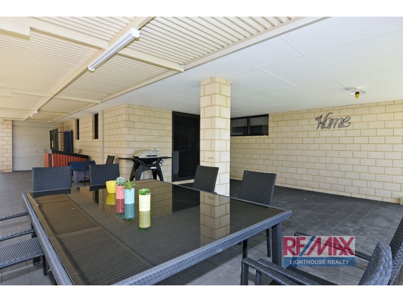 10 Peninsula Lakes Drive, Eaton WA 6232