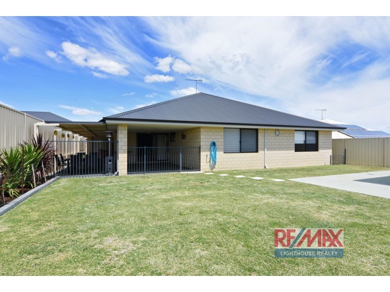 10 Peninsula Lakes Drive, Eaton WA 6232