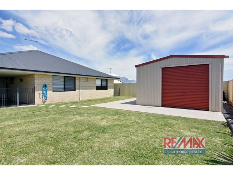 10 Peninsula Lakes Drive, Eaton WA 6232