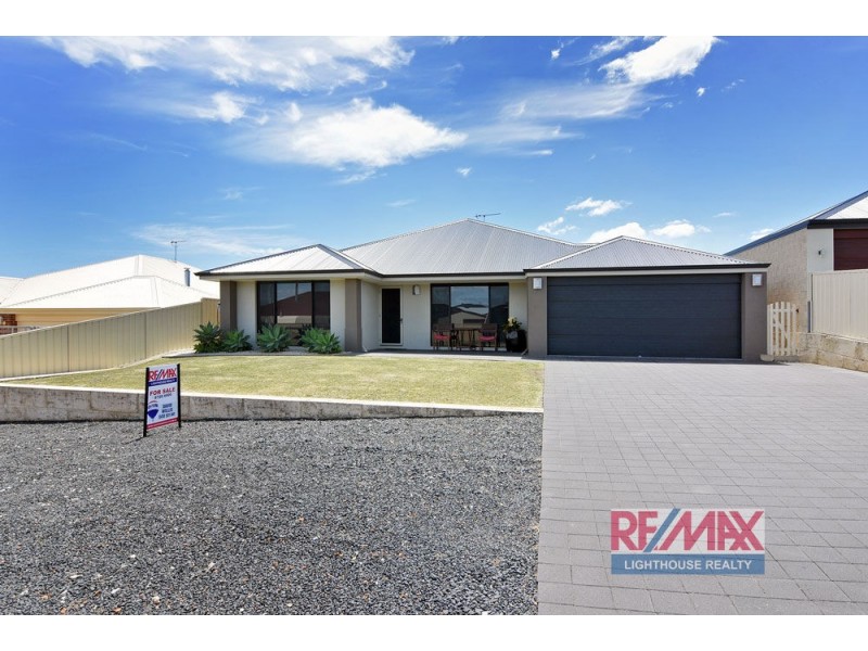 10 Peninsula Lakes Drive, Eaton WA 6232