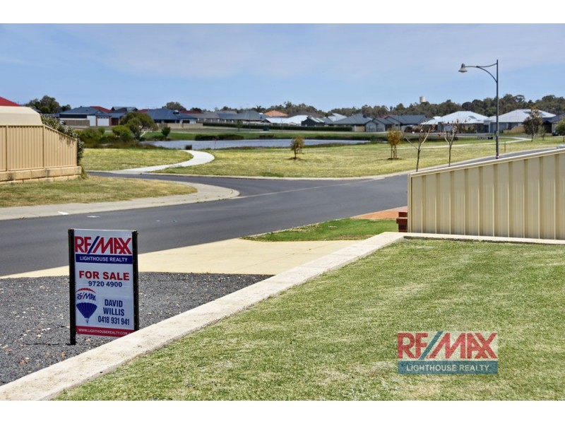 10 Peninsula Lakes Drive, Eaton WA 6232