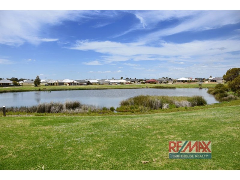 10 Peninsula Lakes Drive, Eaton WA 6232