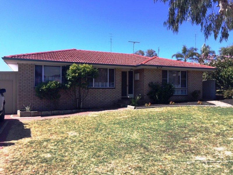 8 Roscommon Place, Withers WA 6230