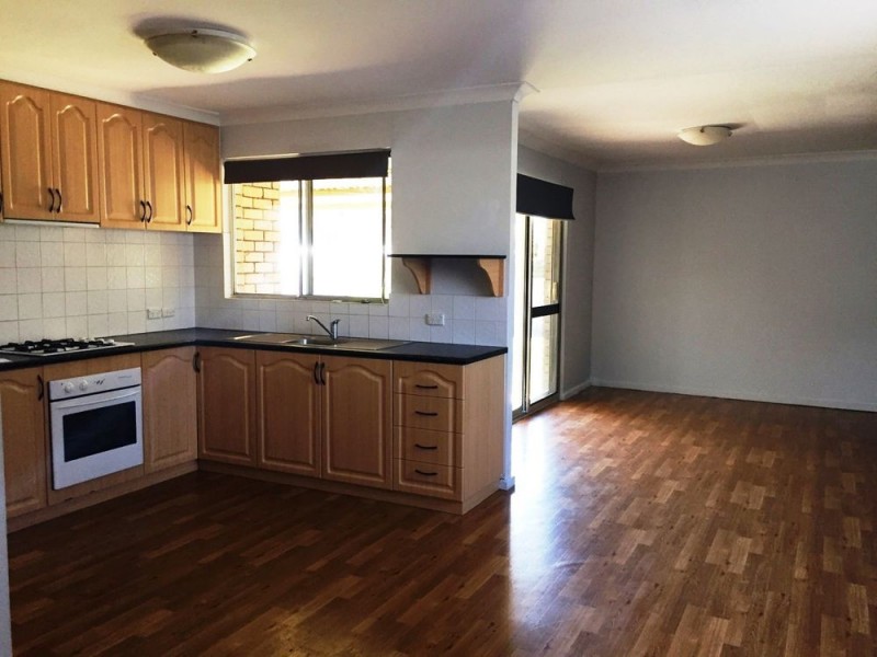 8 Roscommon Place, Withers WA 6230