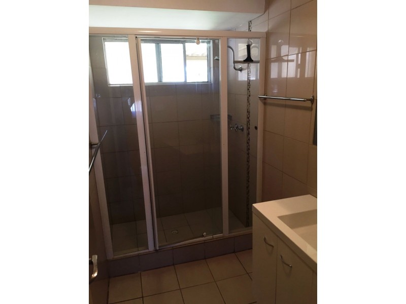 8 Roscommon Place, Withers WA 6230