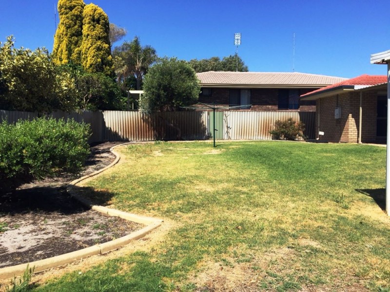 8 Roscommon Place, Withers WA 6230