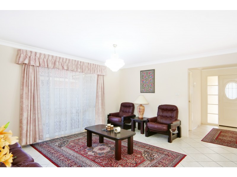 4 Namoi Crct, Wattle Grove NSW 2173