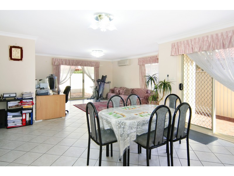 4 Namoi Crct, Wattle Grove NSW 2173