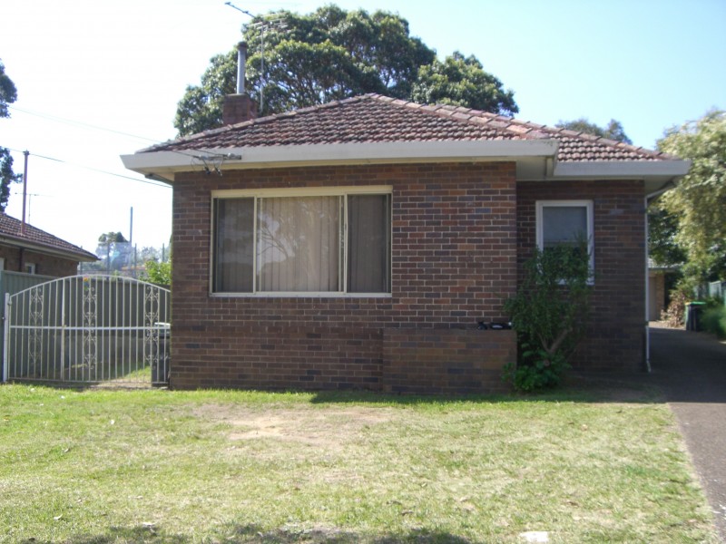 27 Montgomery Ave, Revesby NSW 2212