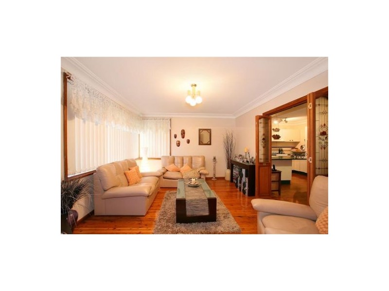 6 Dell Place, Georges Hall NSW 2198