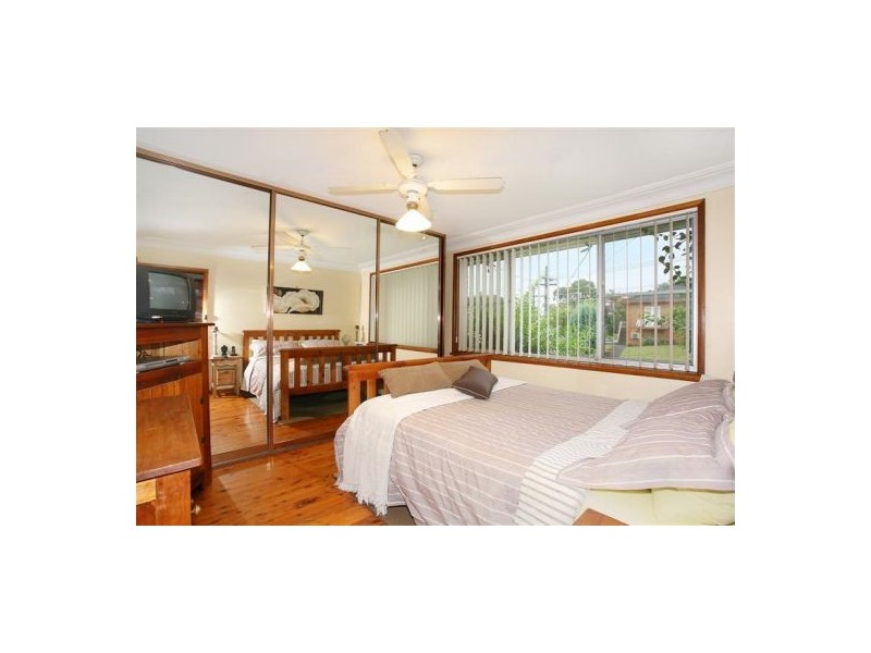 6 Dell Place, Georges Hall NSW 2198