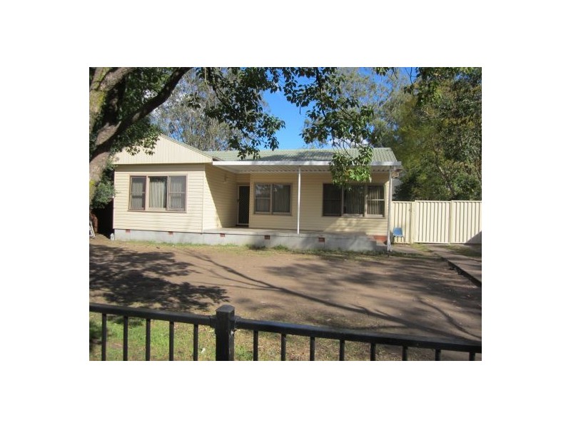 123 Parliament Rd, Macquarie Fields NSW 2564
