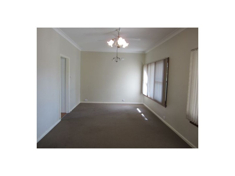 123 Parliament Rd, Macquarie Fields NSW 2564