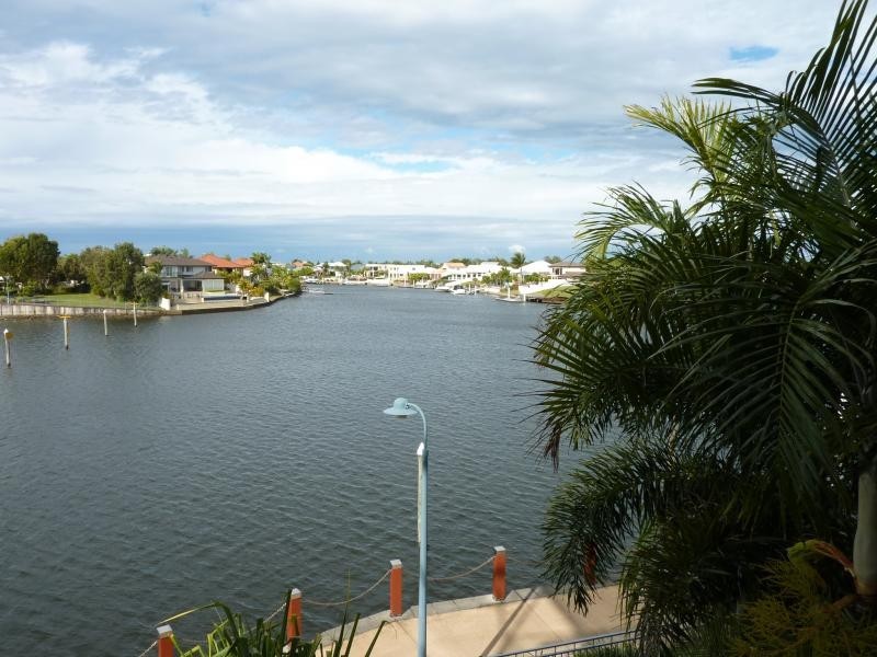 51 Grand Parade, Kawana Island QLD 4575