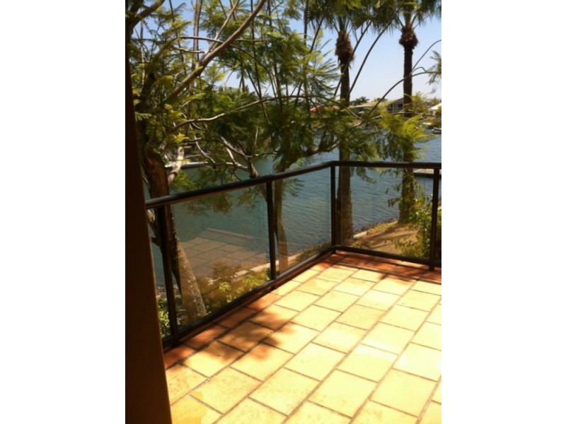 11/24 Slatyer Ave, Bundall QLD 4217