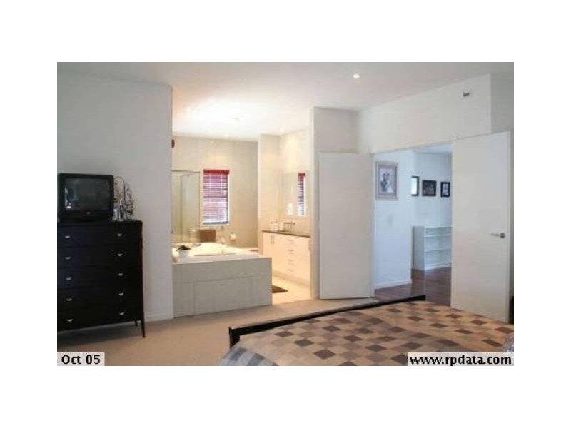 1 A Komodo Crt, Parrearra QLD 4575