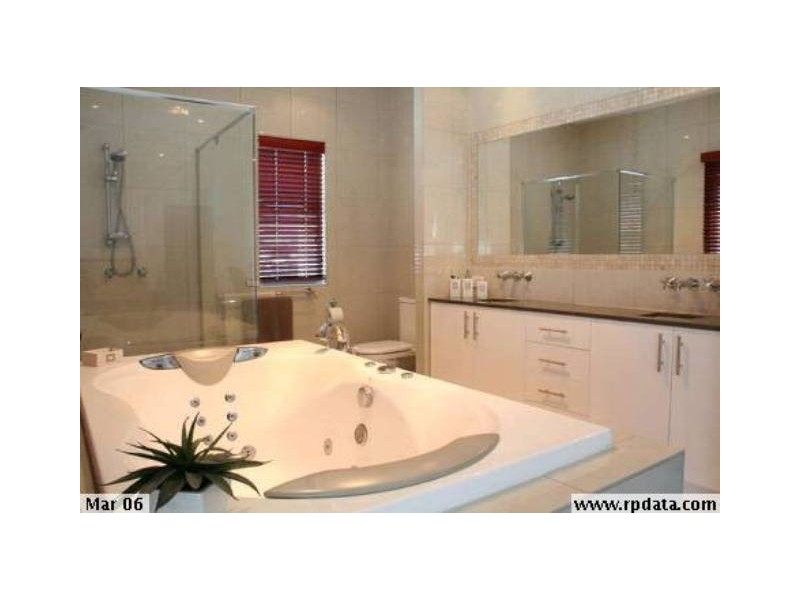 1 A Komodo Crt, Parrearra QLD 4575