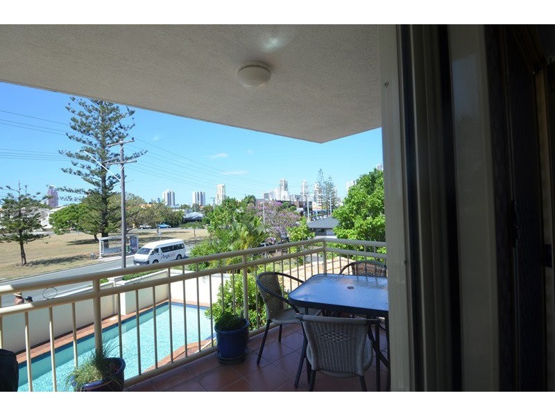 6/74 Thomas Drive, Chevron Island QLD 4217