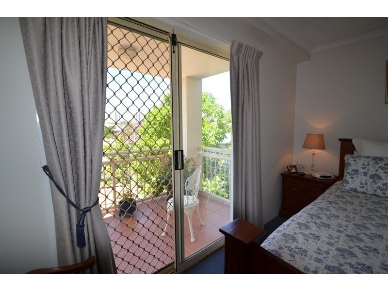 6/74 Thomas Drive, Chevron Island QLD 4217