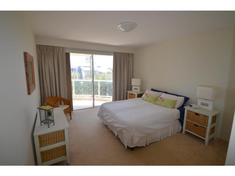 59 Pacific St, Main Beach QLD 4217