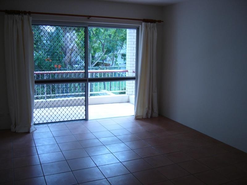 4/282 Marine Parade, Labrador QLD 4215